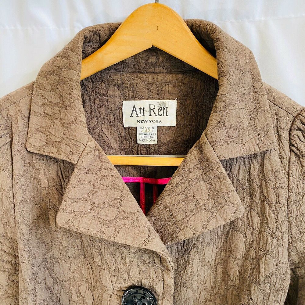 An Ren New York Ruffle Button Jacket - Picture 3 of 6